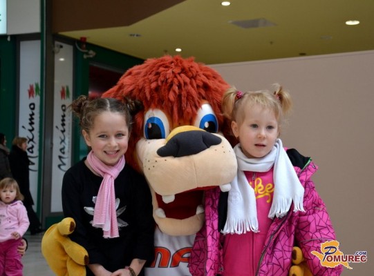 FOTO: Levček Max zarajal z otroki